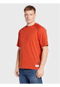 Redefined Rebel T-Shirt Thomas 211126 Czerwony Regular Fit. Kolor: czerwony. Materiał: bawełna