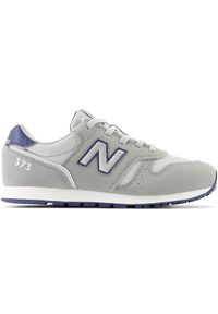 Buty dziecięce New Balance YC373VG2 – szare. Okazja: na uczelnię, na co dzień. Kolor: szary. Materiał: guma, syntetyk, materiał. Szerokość cholewki: normalna. Model: New Balance 373