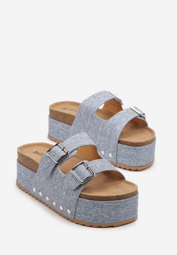 Renee - Niebieskie Klapki na Platformie Ozdobione Klamrami Fileneia. Okazja: na co dzień. Kolor: niebieski. Wzór: aplikacja. Sezon: wiosna. Obcas: na platformie. Styl: casual