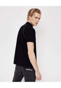 Alexander McQueen - ALEXANDER MCQUEEN - Czarna koszulka polo z logo. Typ kołnierza: polo. Kolor: czarny. Materiał: bawełna, puch. Styl: klasyczny #3