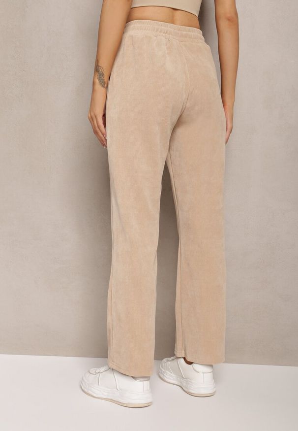 Renee - Jasnobeżowe Szerokie Spodnie Sztruksowe z Gumką w Pasie z Bawełny Ciriana. Okazja: na co dzień. Kolor: beżowy. Materiał: sztruks, bawełna. Styl: casual, elegancki, sportowy