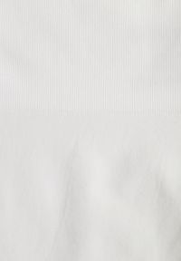 Born2be - Białe Szorty Kolarki z Wysokim Stanem o Modelującym Fasonie Kimolodia. Okazja: na co dzień. Stan: podwyższony. Kolor: biały. Styl: casual #5