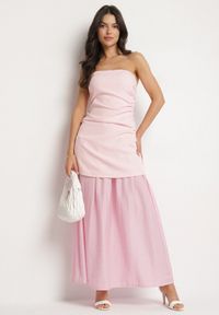 Born2be - Różowa Koktajlowa Sukienka Typu Bandeau z Marszczeniem Izelessa. Okazja: na imprezę. Kolor: różowy. Styl: wizytowy #6