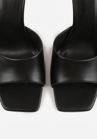 Born2be - Czarne Klapki na Szpilce z Kwadratowym Noskiem Mellota. Okazja: na co dzień, na ślub cywilny, na wesele. Kolor: czarny. Obcas: na szpilce. Styl: casual, elegancki #9