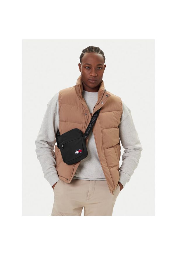 Saszetka Tommy Jeans. Kolor: czarny