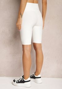 Renee - Białe Szorty Typu Kolarki High Waist z Prążkowanego Materiału Vimara. Stan: podwyższony. Kolor: biały. Materiał: materiał, prążkowany. Sezon: lato #3