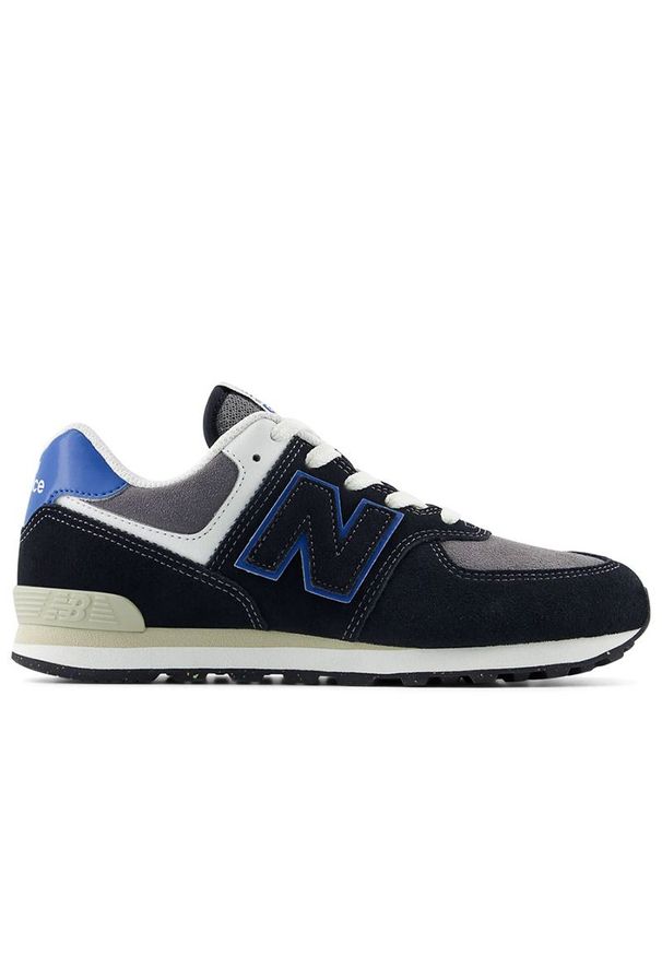 Buty młodzieżowe New Balance GC574QRB - czarne. Okazja: na uczelnię, na co dzień. Zapięcie: rzepy. Kolor: czarny. Materiał: materiał, syntetyk, zamsz, guma. Szerokość cholewki: normalna. Model: New Balance 574. Sport: turystyka piesza