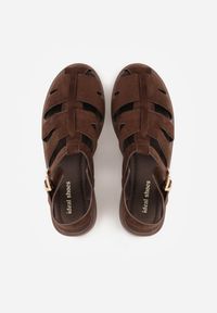 Renee - Ciemnobrązowe Sandały o Fasonie Gladiatorek z Paskiem ze Sprzączką Abma. Okazja: na co dzień. Zapięcie: pasek. Kolor: brązowy. Styl: casual #3