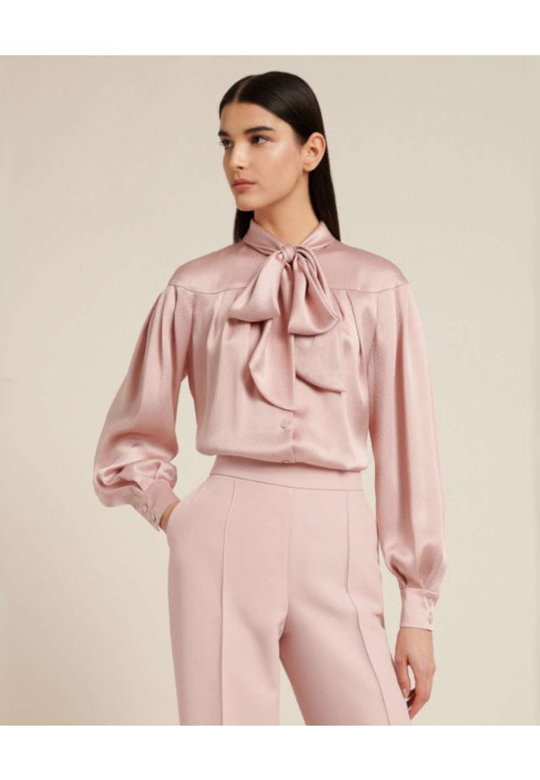 Luisa Spagnoli - LUISA SPAGNOLI - Różowa koszula Lettere. Kolor: różowy, wielokolorowy, fioletowy. Materiał: jedwab, tkanina. Długość: długie