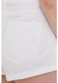 Answear Lab Szorty jeansowe damskie kolor biały gładkie medium waist. Okazja: na co dzień. Kolor: biały. Materiał: jeans. Wzór: gładki. Styl: wakacyjny #2