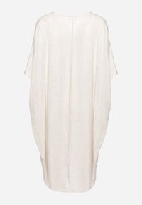 Born2be - Beżowa Bawełniana Sukienka o Pudełkowym Kroju z Dekoltem w Serek Vikonia. Okazja: na co dzień. Typ kołnierza: dekolt w serek. Kolekcja: plus size. Kolor: beżowy. Materiał: bawełna. Typ sukienki: dla puszystych, proste. Styl: casual, elegancki, wizytowy #3