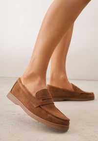 Renee - Brązowe Mokasyny Casual VICES z Imitacji Zamszu z Wkładką ze Skóry Naturalnej Sheiris. Okazja: na co dzień. Kolor: brązowy. Materiał: zamsz, skóra. Styl: casual #1