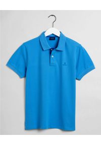 GANT - Niebieski t-shirt polo z kontrastowym logo. Typ kołnierza: polo. Kolor: niebieski. Materiał: materiał. Wzór: haft #3
