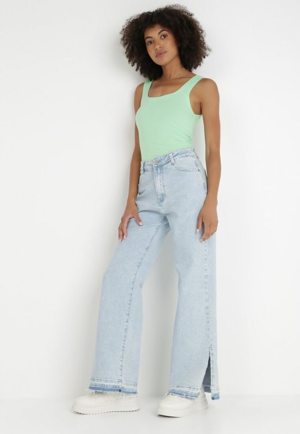 Born2be - Jasnozielony Top Alethionis. Kolor: zielony. Materiał: dzianina, bawełna, jeans. Długość rękawa: na ramiączkach. Wzór: gładki