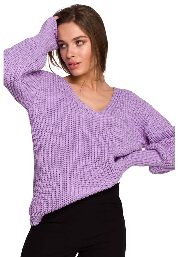 MOE - Sweter V- Neck z Szerokim Ściągaczem - Lawendowy. Kolor: fioletowy. Materiał: akryl