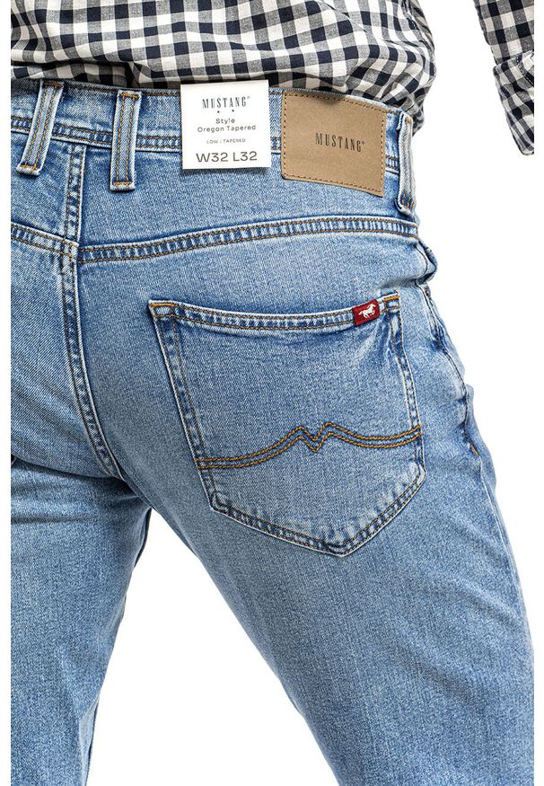 Mustang - MUSTANG OREGON TAPERED MĘSKIE SPODNIE JEANSOWE JEANSY DENIM BLUE 1014040 5000 202. Okazja: na randkę, na co dzień, na spacer. Stan: obniżony. Sezon: lato. Styl: klasyczny, wizytowy, casual, elegancki