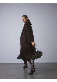 Reserved - Torebka bucket z frędzlami - bordowy. Kolor: czerwony. Dodatki: z frędzlami. Materiał: skórzane #1