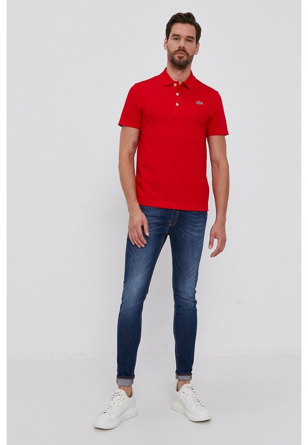 Lacoste - Polo. Typ kołnierza: polo. Kolor: czerwony. Materiał: dzianina. Długość: krótkie. Wzór: gładki