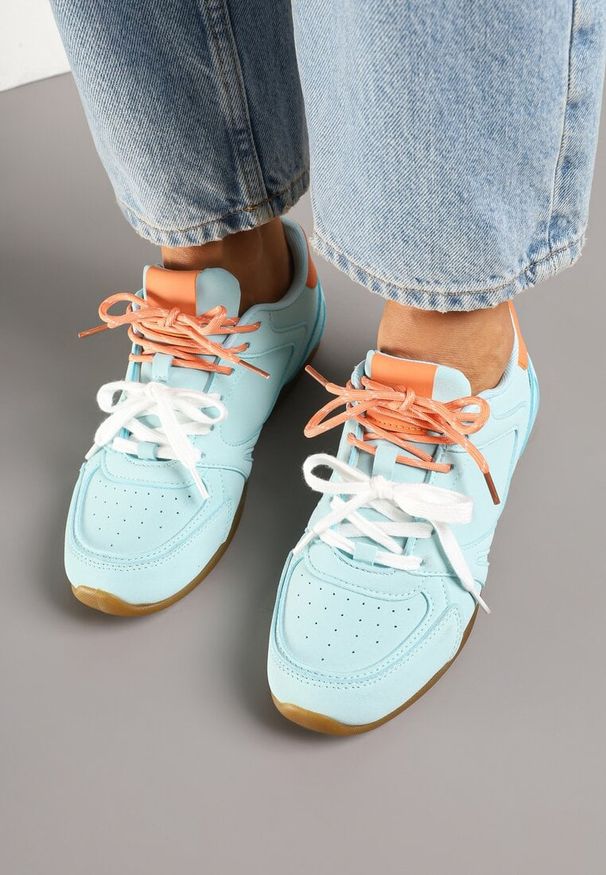 Born2be - Jasnoniebieskie Sneakersy z Podwójnymi Sznurowadłami i Przeszyciami Teleritia. Kolor: niebieski. Materiał: materiał. Obcas: na płaskiej podeszwie
