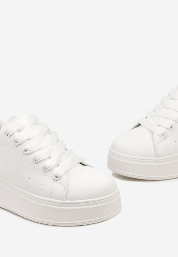 Born2be - Biało-Srebrne Sneakersy na Platformie z Kontrastową Wstawką z Tyłu Lehastia. Kolor: biały. Obcas: na platformie