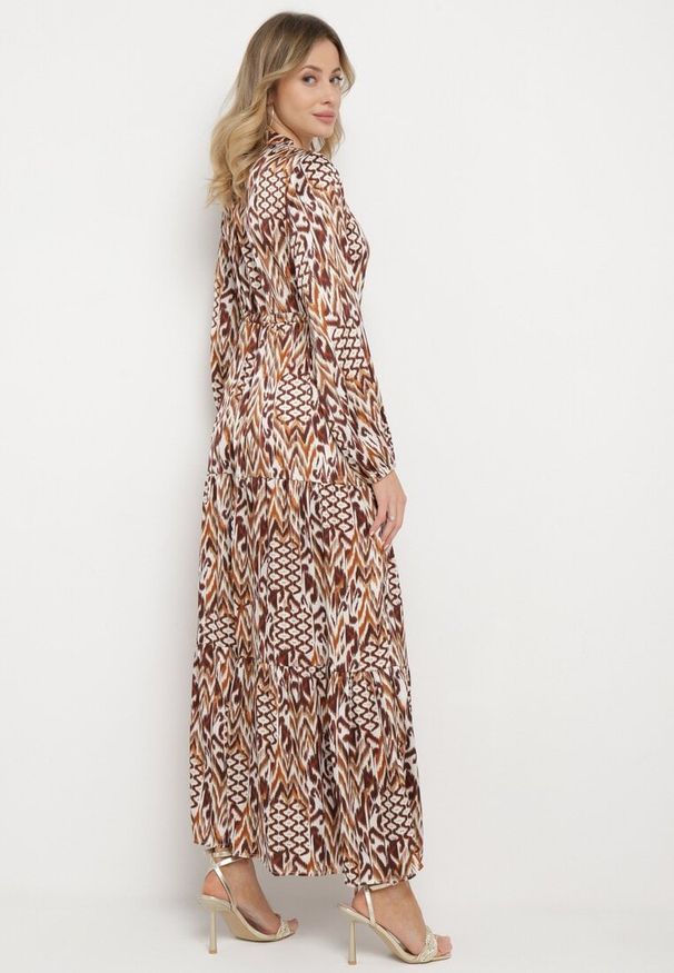 Born2be - Żółta Rozkloszowana Sukienka z Paskiem w Talii i Falbanką Zapinana na Guziki Loremarie. Okazja: na co dzień. Kolor: żółty. Wzór: aplikacja. Typ sukienki: proste. Styl: elegancki, casual