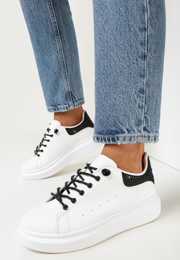 Born2be - Biało-Czarne Sneakersy Naimasa. Nosek buta: okrągły. Kolor: biały. Materiał: skóra ekologiczna. Szerokość cholewki: normalna. Wzór: jednolity, gładki