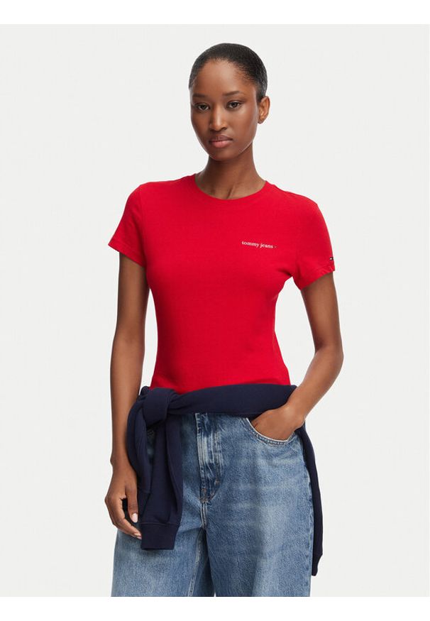 Tommy Jeans T-Shirt Ess Logo DW0DW23479 Czerwony ciemny Slim Fit. Kolor: czerwony. Materiał: bawełna