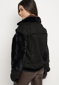 Born2be - Czarna Kurtka Biker o Prostym Kroju z Asymetrycznym Suwakiem i Futrzanymi Wstawkami Liogala. Okazja: na spacer, na co dzień. Kolor: czarny. Materiał: futro. Styl: casual, klasyczny