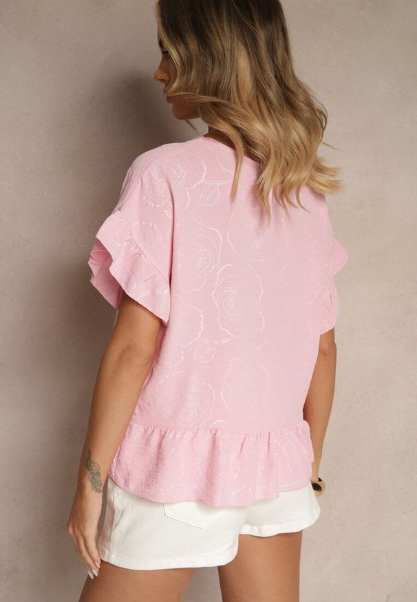 Renee - Różowa Bluzka Oversize Ozdobiona Falbanami Liriele. Okazja: na co dzień. Kolor: różowy. Materiał: jeans. Wzór: aplikacja. Styl: casual
