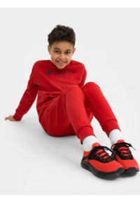 4f - Bluza dresowa nierozpinana bez kaptura chłopięca. Typ kołnierza: bez kaptura. Kolor: czerwony. Materiał: dresówka. Wzór: nadruk #1