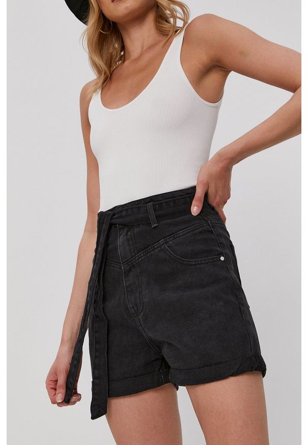 Haily's Szorty jeansowe damskie kolor czarny gładkie high waist. Okazja: na co dzień. Stan: podwyższony. Kolor: czarny. Materiał: jeans. Wzór: gładki. Styl: casual