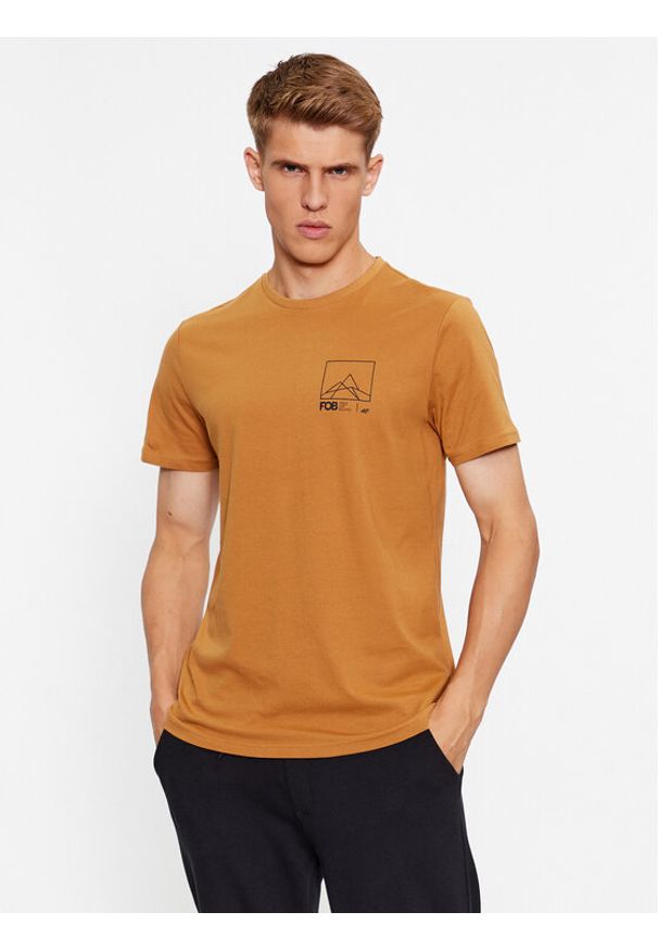 4f - 4F T-Shirt 4FAW23TTSHM0894 Beżowy Regular Fit. Kolor: beżowy. Materiał: bawełna
