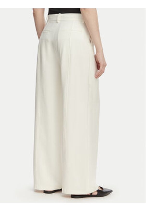 Calvin Klein Spodnie materiałowe LV044F651G Kremowy Straight Fit. Kolor: kremowy. Materiał: wiskoza