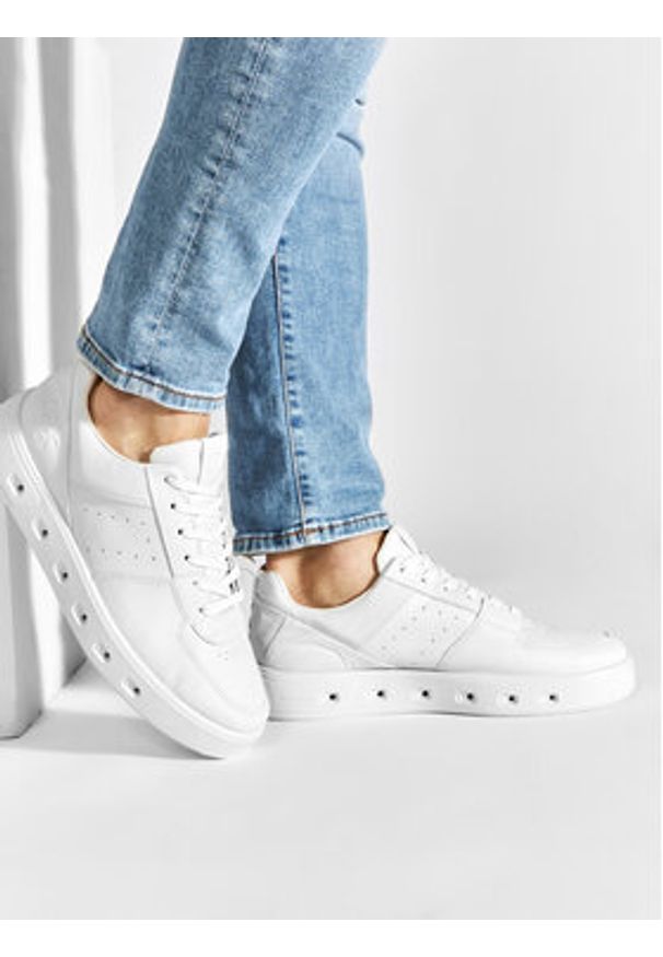 ecco - ECCO Sneakersy Street 720 M GORE-TEX 52081401007 Biały. Kolor: biały. Materiał: skóra. Technologia: Gore-Tex