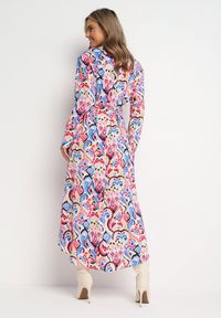 Born2be - Różowo-Niebieska Koszulowa Sukienka z Wiązanym Paskiem Veronices. Kolor: różowy. Materiał: materiał. Długość rękawa: długi rękaw. Wzór: aplikacja. Typ sukienki: koszulowe. Długość: maxi #5