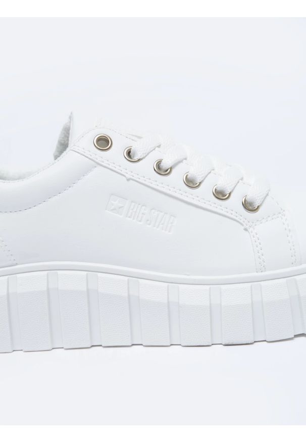 Big-Star - Sneakersy damskie białe MM274616 101. Okazja: na co dzień. Nosek buta: okrągły. Kolor: biały. Materiał: jeans, skóra ekologiczna, guma. Obcas: na platformie