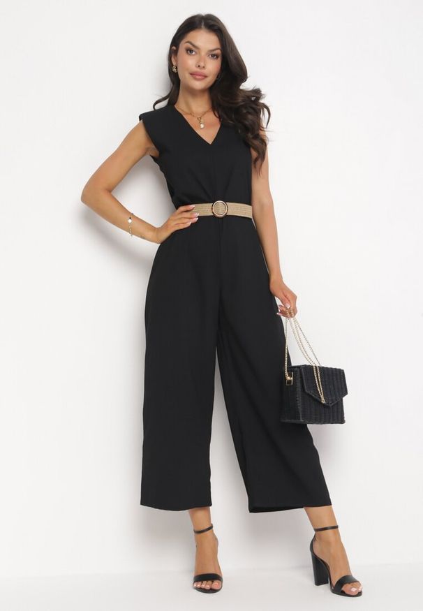 Born2be - Czarny Kombinezon Zapinany na Suwak z Poduszkami w Ramionach i Paskiem z Klamrą Bless. Okazja: na co dzień. Kolor: czarny. Styl: casual, klasyczny