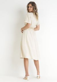 Born2be - Beżowa Bawełniana Sukienka Midi z Gumką w Pasie i Paskiem z Klamerką Daylia. Kolor: beżowy. Materiał: bawełna. Sezon: wiosna, lato. Długość: midi #4