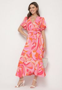 Born2be - Czerwona Sukienka o Kopertowym Kroju z Wiązanym Paskiem Zareonna. Okazja: na co dzień. Typ kołnierza: dekolt w kształcie V. Kolor: czerwony. Typ sukienki: kopertowe. Styl: casual, elegancki #2