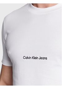 Calvin Klein Jeans T-Shirt J30J322848 Biały Slim Fit. Kolor: biały. Materiał: bawełna