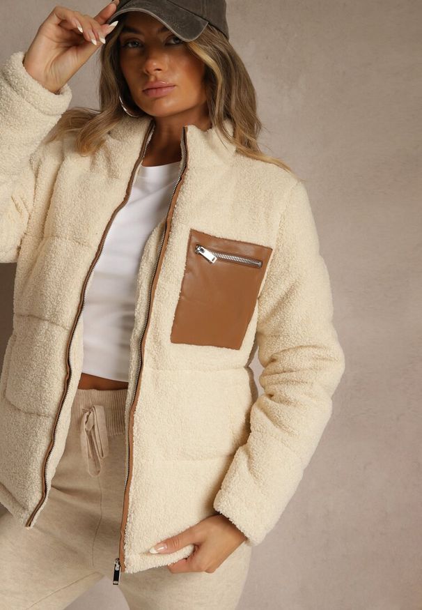 Renee - Beżowa Pikowana Kurtka z Futerkiem Teddy Olenesia. Okazja: na co dzień. Kolor: beżowy. Materiał: futro. Styl: casual