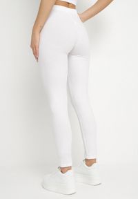 Born2be - Białe Bawełniane Legginsy z Gumką w Pasie i Niskim Stanem Lexuna. Stan: obniżony. Kolor: biały. Materiał: bawełna. Styl: sportowy