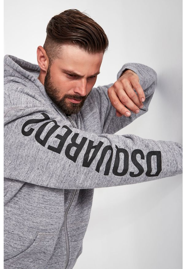 Bluza DSQUARED2. Typ kołnierza: kaptur. Długość rękawa: długi rękaw. Długość: długie. Wzór: nadruk, melanż