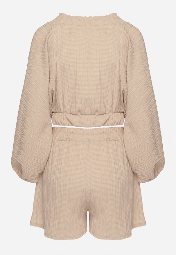 Born2be - Beżowy Komplet Bluzka z Rękawami Typu Nietoperz i Głębokim Dekoltem Szorty z Gumką w Talii Femvia. Kolor: beżowy