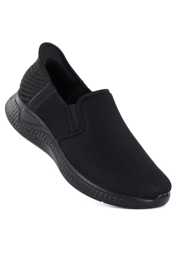 Półbuty sportowe męskie tekstylne slip on czarne NEWS 170-M. Zapięcie: bez zapięcia. Kolor: czarny. Materiał: tkanina. Szerokość cholewki: normalna. Styl: sportowy