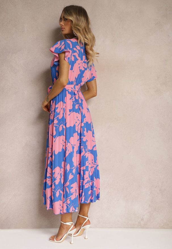 Renee - Niebiesko-Różowa Kopertowa Plisowana Sukienka Koktajlowa z Gumką i Paskiem w Talii Benelsea. Typ kołnierza: dekolt w kształcie V. Kolor: niebieski. Materiał: materiał. Typ sukienki: kopertowe. Styl: wizytowy