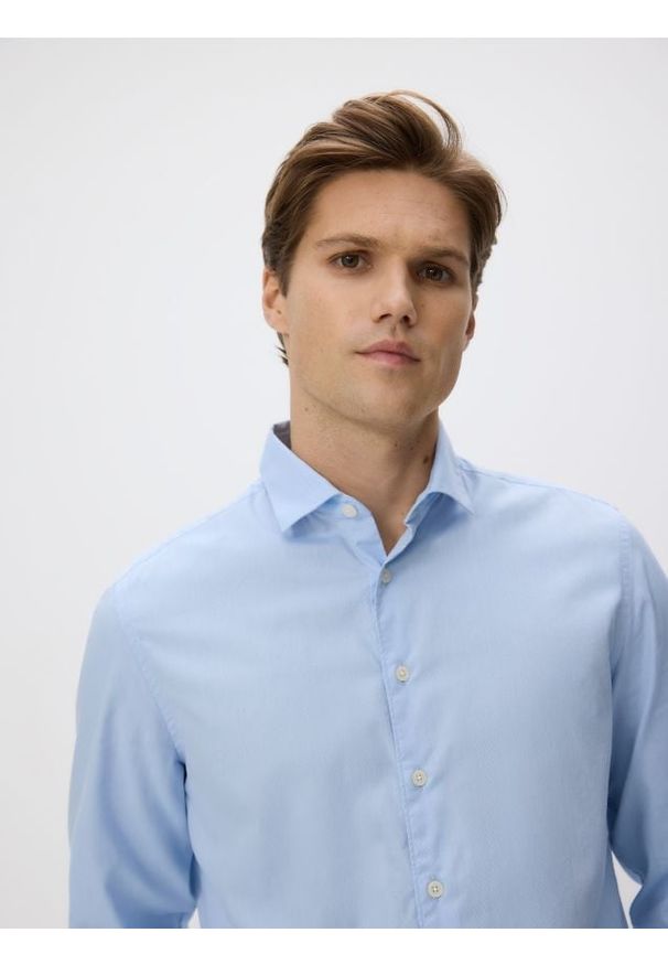 Reserved - Koszula slim z bawełny egipskiej - jasnoniebieski. Kolor: niebieski. Materiał: bawełna