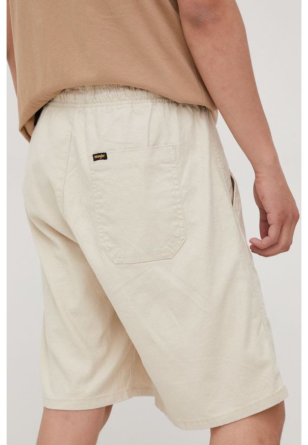 Wrangler szorty z domieszką lnu męskie kolor beżowy. Okazja: na co dzień. Kolor: beżowy. Materiał: len. Styl: casual