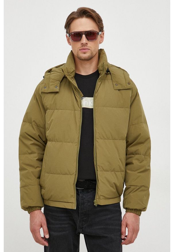 United Colors of Benetton kurtka puchowa męska kolor zielony zimowa. Okazja: na co dzień. Kolor: zielony. Materiał: puch. Sezon: zima. Styl: casual