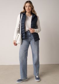 Born2be - Granatowa Pikowana Kamizelka Przejściowa z Kapturem Neanissa. Okazja: na co dzień. Typ kołnierza: kaptur. Kolor: niebieski. Materiał: jeans. Styl: casual #3